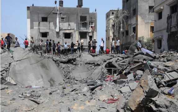اليوم الثالث للعدوان على غزة: إنتشال ثمانية شهداء من تحت الأنقاض